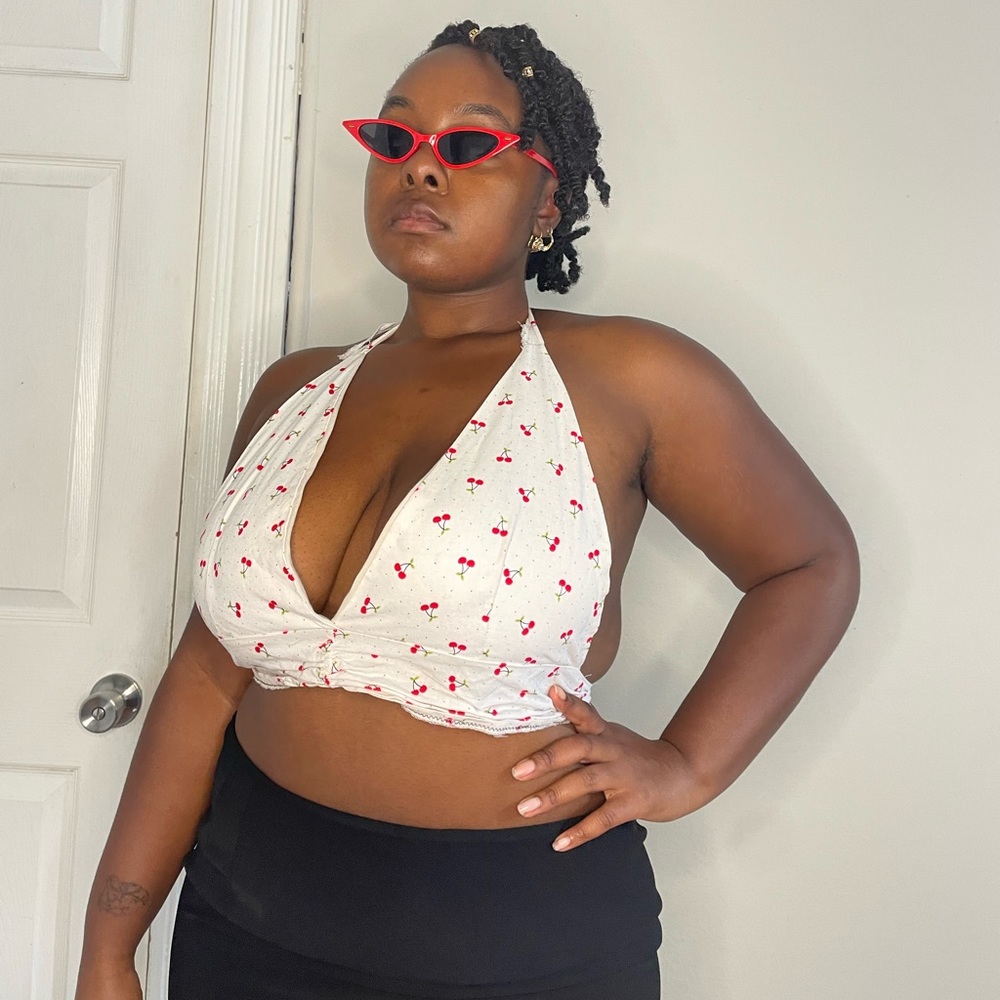 CHERRY RUCHED WHITE AND RED HALTER TOP